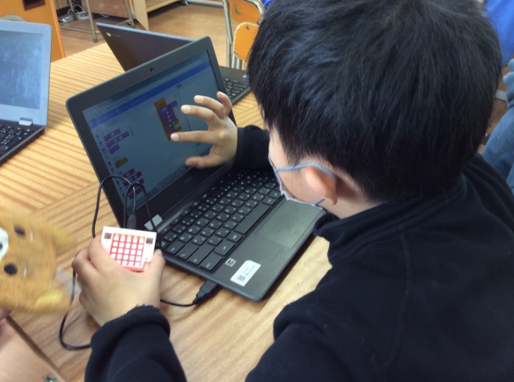 ロボットとなかよし